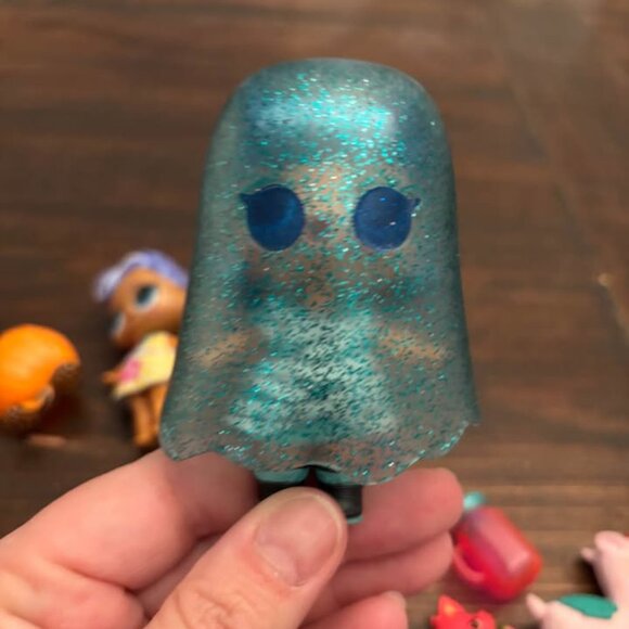 Lot of L.O.L. Surprise! Dolls and Accessories - Picture 2 of 4